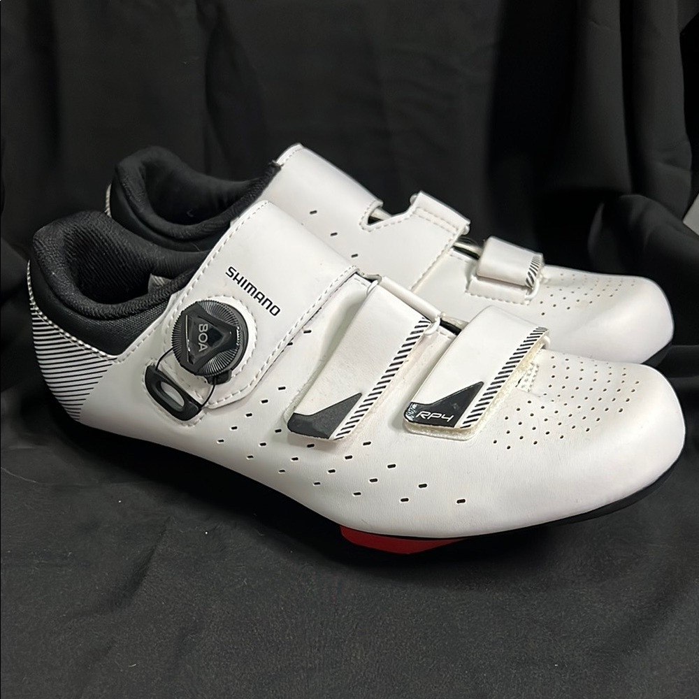 LIKE NEW: Shimano BOA cycling shoes with delta look cleats included, size 43